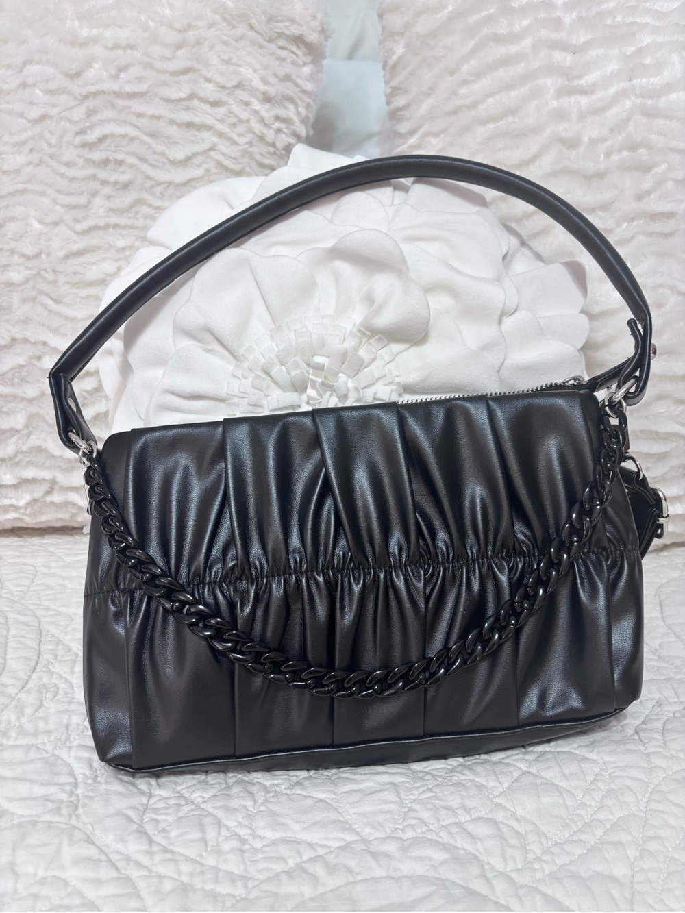 London Fog Black Ruched Shoulder Bag Chain Detail Crossbody